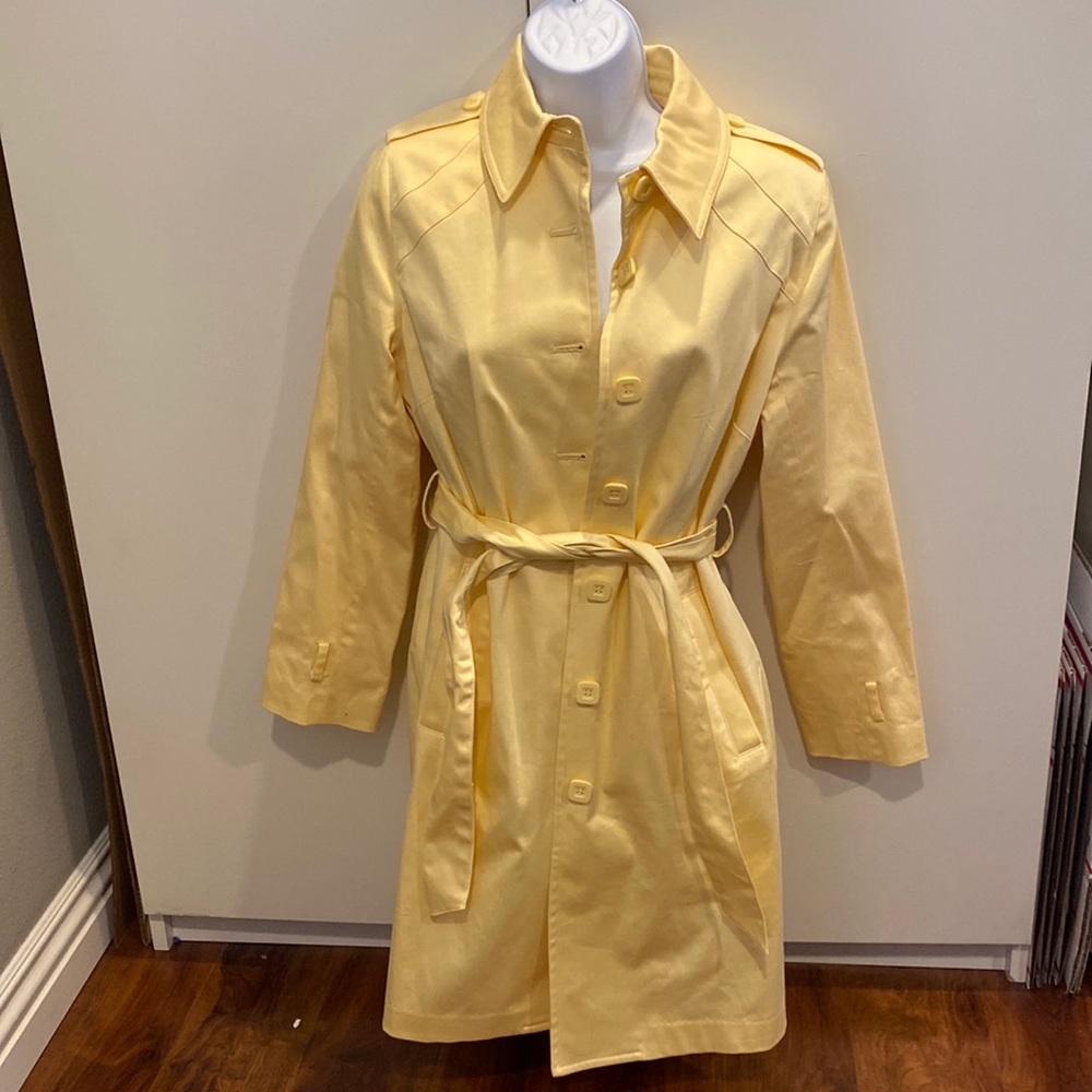 NWOT. Atrophe size 6P. Yellow perfect for spring cost. Lightweight. Belted waist